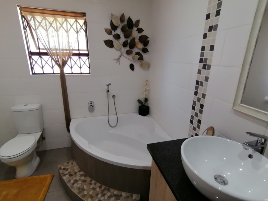 3 Bedroom Property for Sale in Langenhovenpark Free State